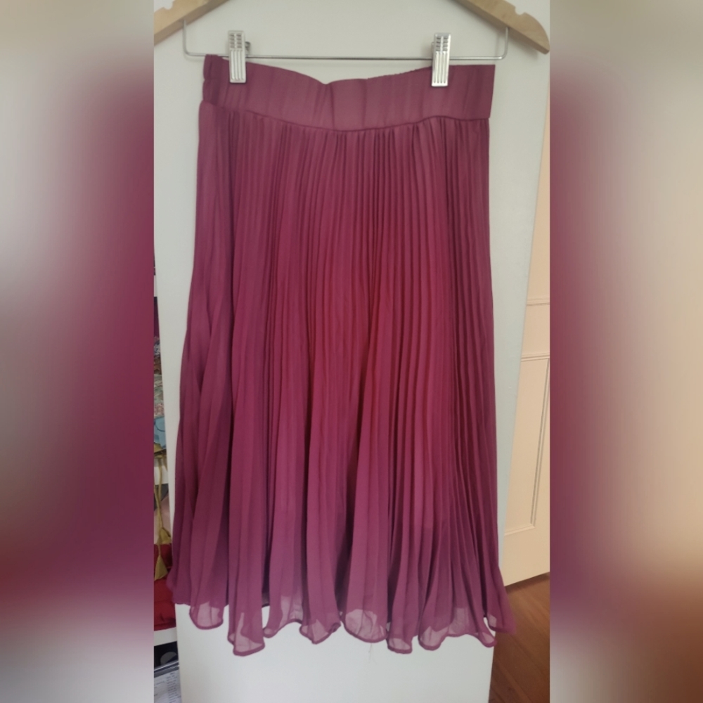 Pleated skirt